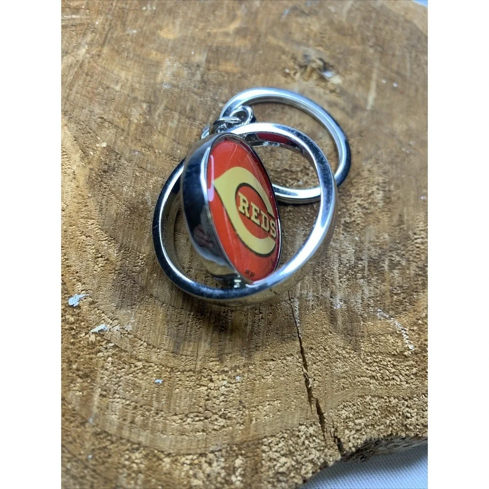 Cincinnati Reds MLB Spinning Keychain Silver Tone Double‎ Sided Baseball Logo